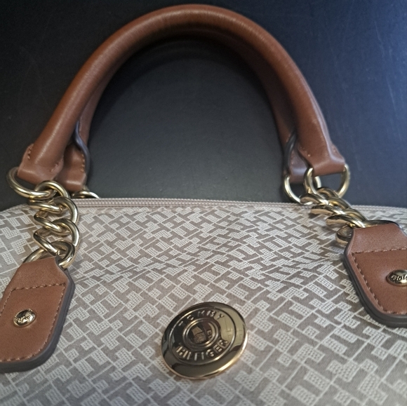 NWOT Tommy Hilfiger Khaki Satchel/Hand Bag 13"×9" - Picture 2 of 11